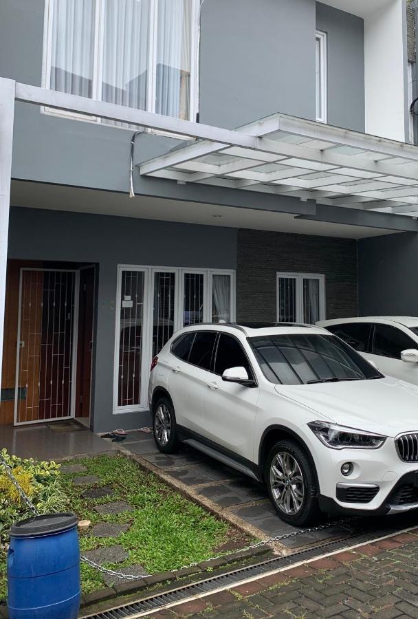 Platinum Setramurni Guest House Bandung 3Br Eksteriør billede